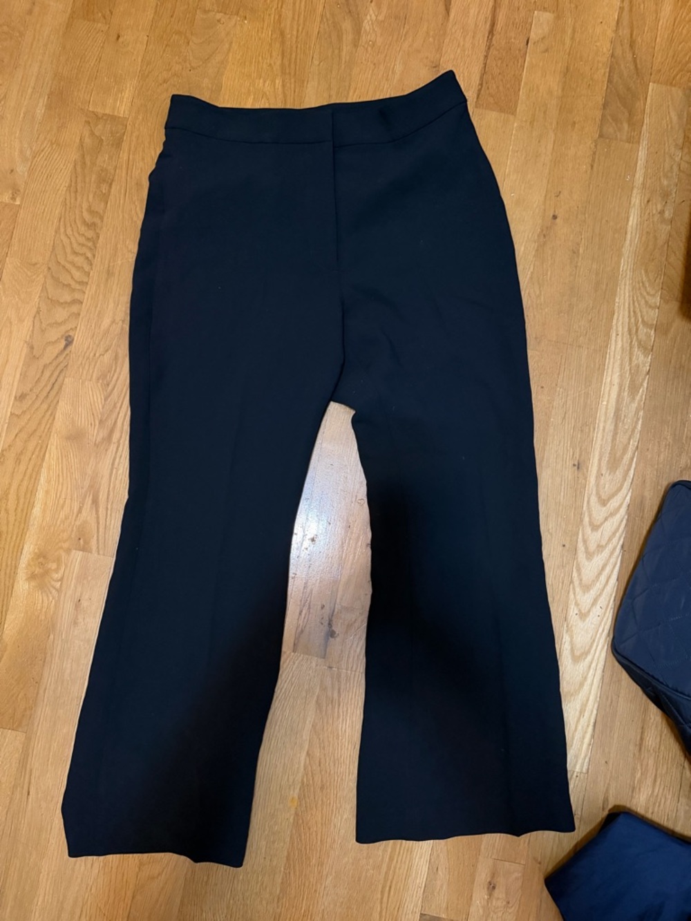 Aritzia Wilfred Sequence Pants Black Size 10 Kick Flare Crepe